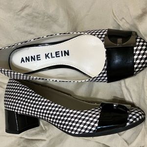 Anne Klein AKHASTOBE Pumps NIB 5M